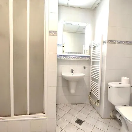 Jurki Dom מלון 3*