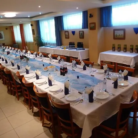 Jurki Dom מלון 3*