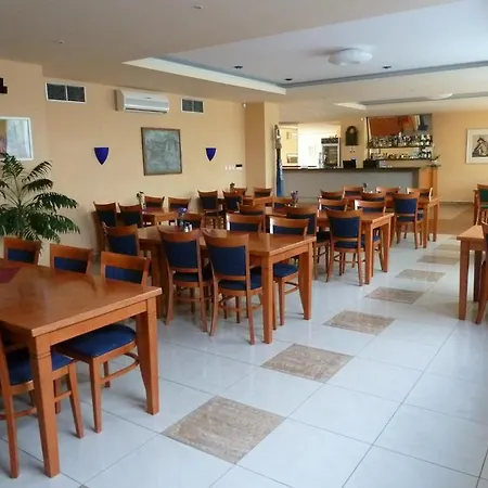 Jurki Dom מלון