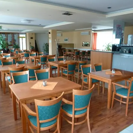 فندق Jurki Dom 3*